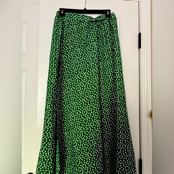 Two piece - Picture 4 of 4